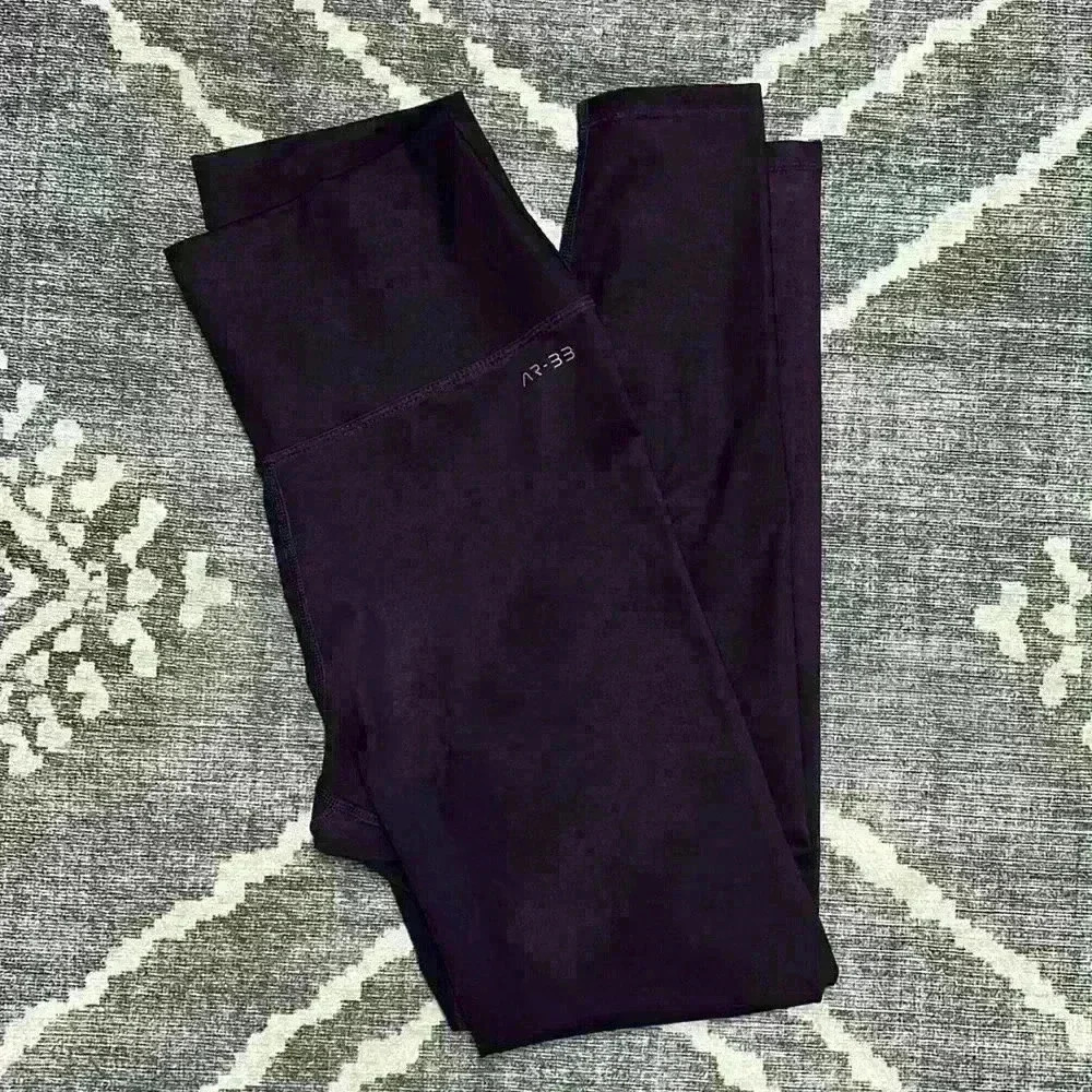 AR-33 leggings